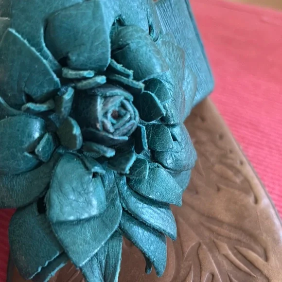 Born Green and Brown Floral Sandals size 8/39 - Picture 2 of 7